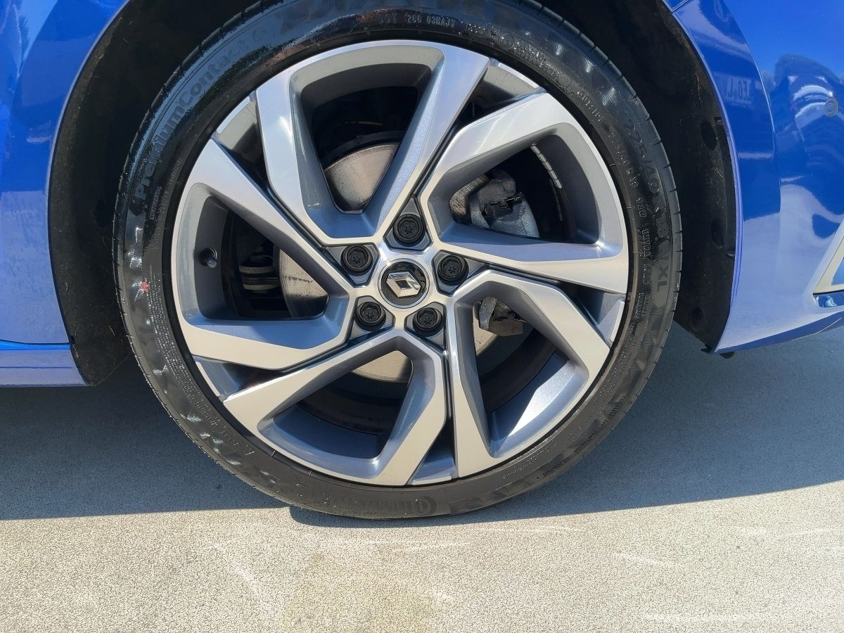Fahrzeugabbildung Renault Megane Grandtour R.S. LINE Plug-in 160 SHZ - mit KI generiert/bearbeitet
