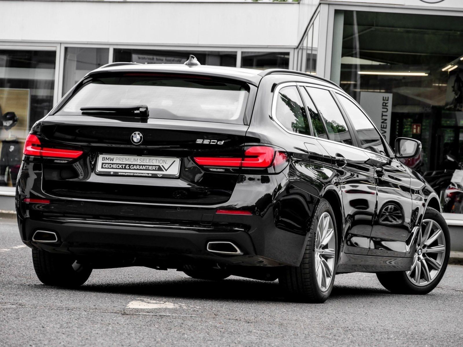 BMW 520d Touring LASER PANO HuD DA PA LC PROF foto 2