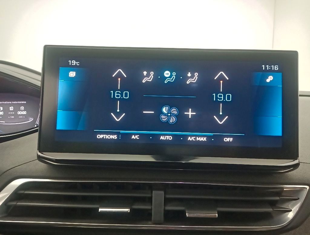 Fahrzeugabbildung Peugeot 5008 Allure Pack 1.5D LED/NAVI/AHK/PDC/R´CAM