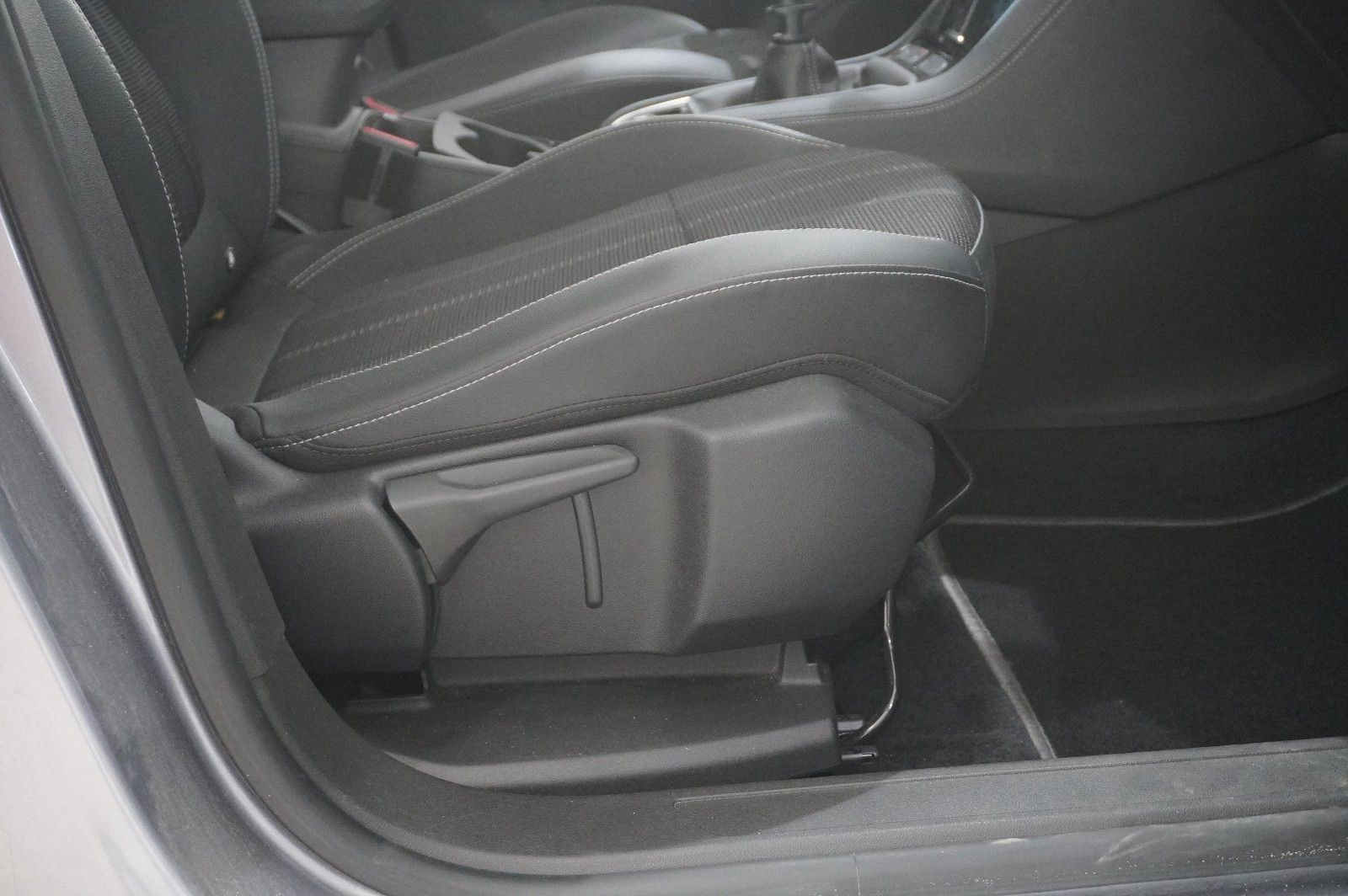 Fahrzeugabbildung Opel Grandland (X) 1.2T GS SPORT NAVI/LED/VIRT./DAB+