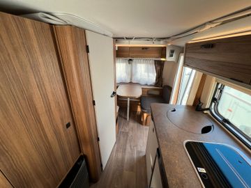 Fahrzeugabbildung HYMER / ERIBA / HYMERCAR Eriba Touring 430 - Legend - Modell 2023