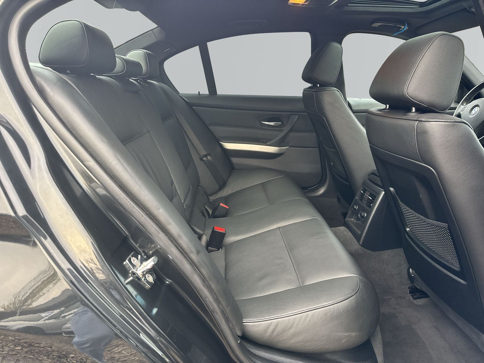 Fahrzeugabbildung BMW 330i Lim. /Navi./Xenon/PDC./Schiebedach/Tempomat