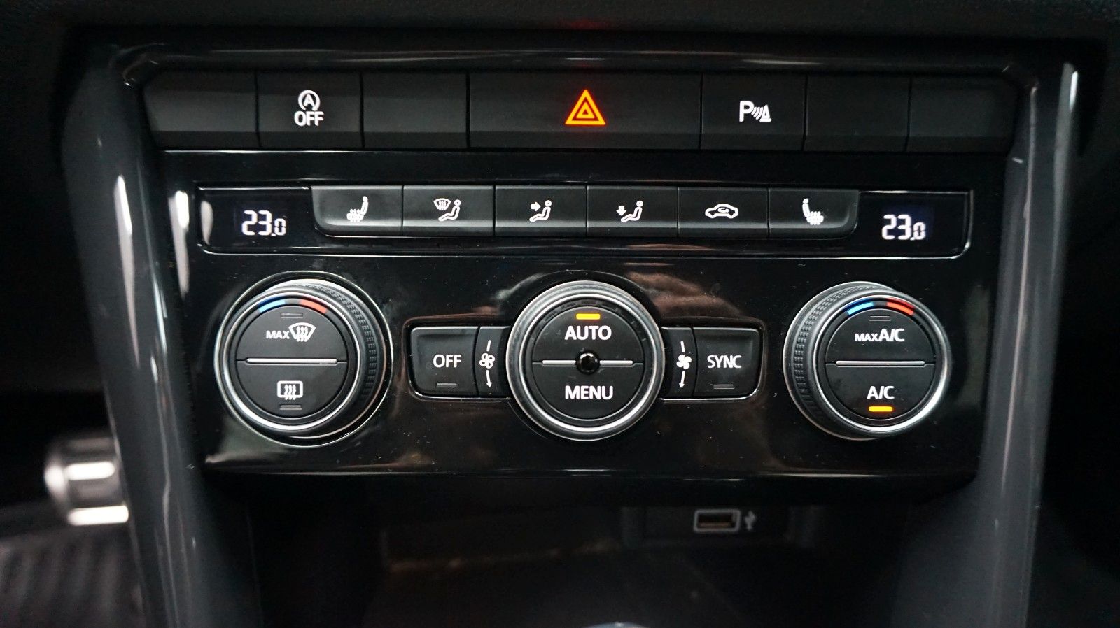 Fahrzeugabbildung Volkswagen T-Roc Sport 4Motion *Autom.*Navi*Kamera*