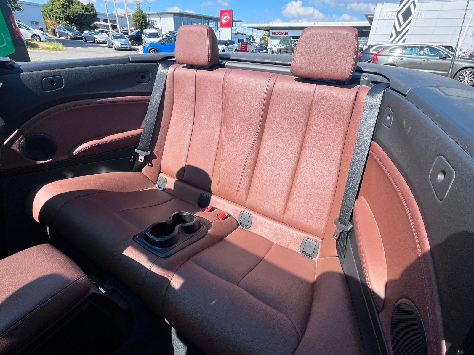 Fahrzeugabbildung BMW 220i Cabrio Sportline