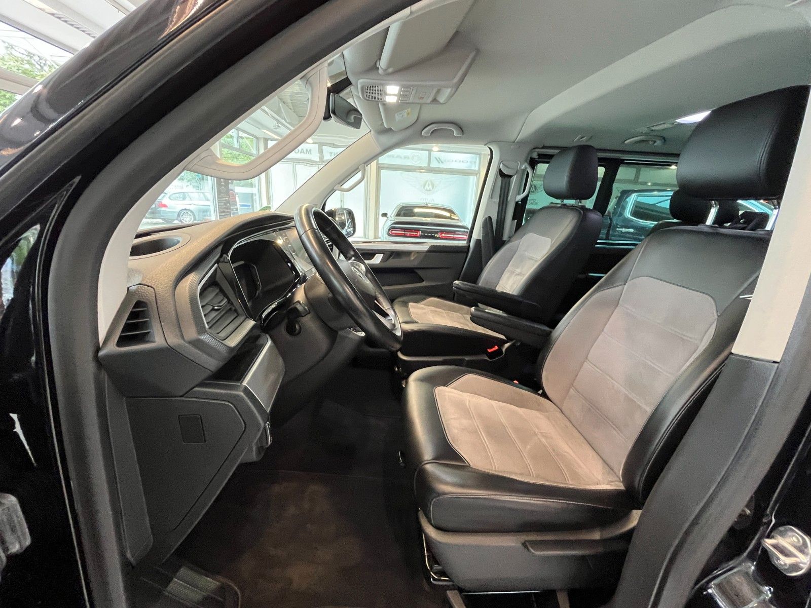 Fahrzeugabbildung Volkswagen T6.1 Multivan Comf. DSG Standhzg, Alcantara ACC