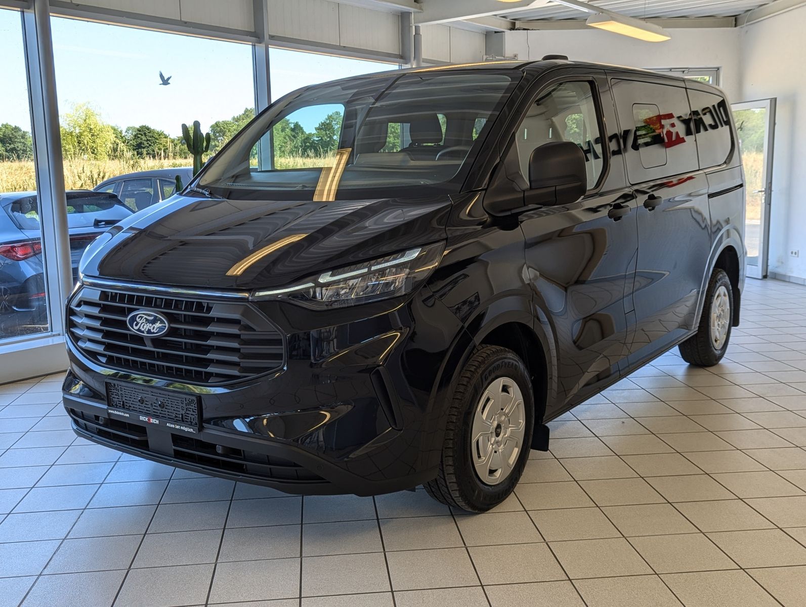 Fahrzeugabbildung Ford Transit Custom 320 L1 Navi 8-Sitze LED Kamera