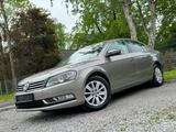 Volkswagen Passat Lim. Aut. NUR70tkm|KLIMA*TEMP*PDC*AHK* - Volkswagen Passat aus 2012