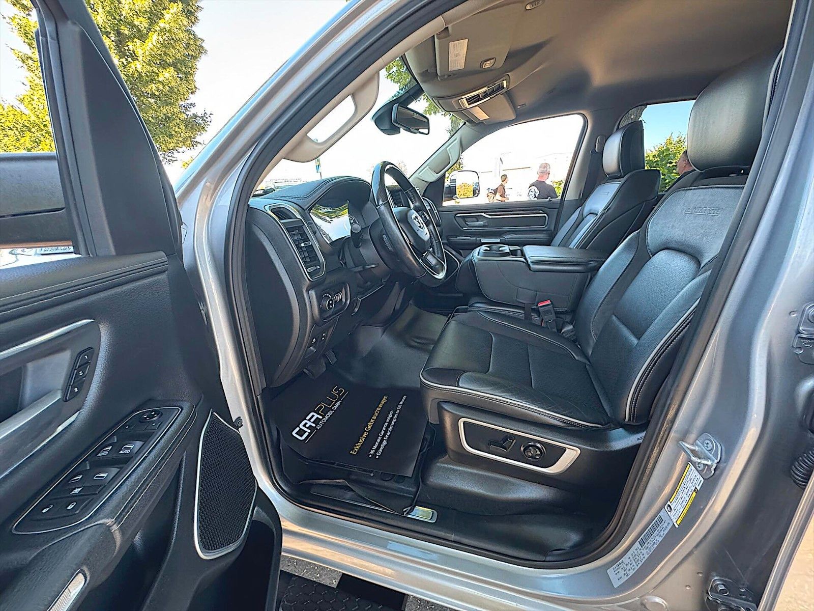 Fahrzeugabbildung Dodge RAM 5.7 V8 HEMI Night LARAMIE 4x4 LONGBED 19%