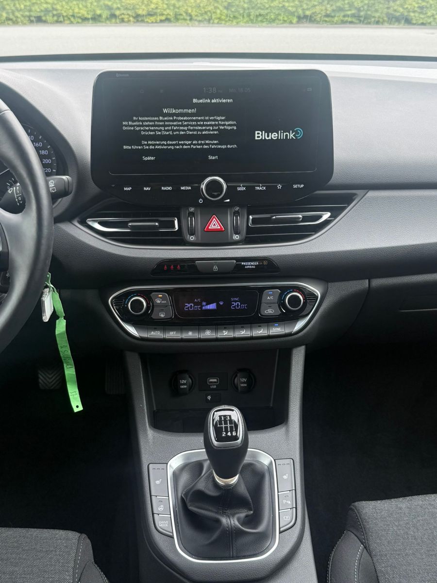 Fahrzeugabbildung Hyundai i30 Trend Mild-Hybr.48V NAVI CAM KLIMA ALLWETTER
