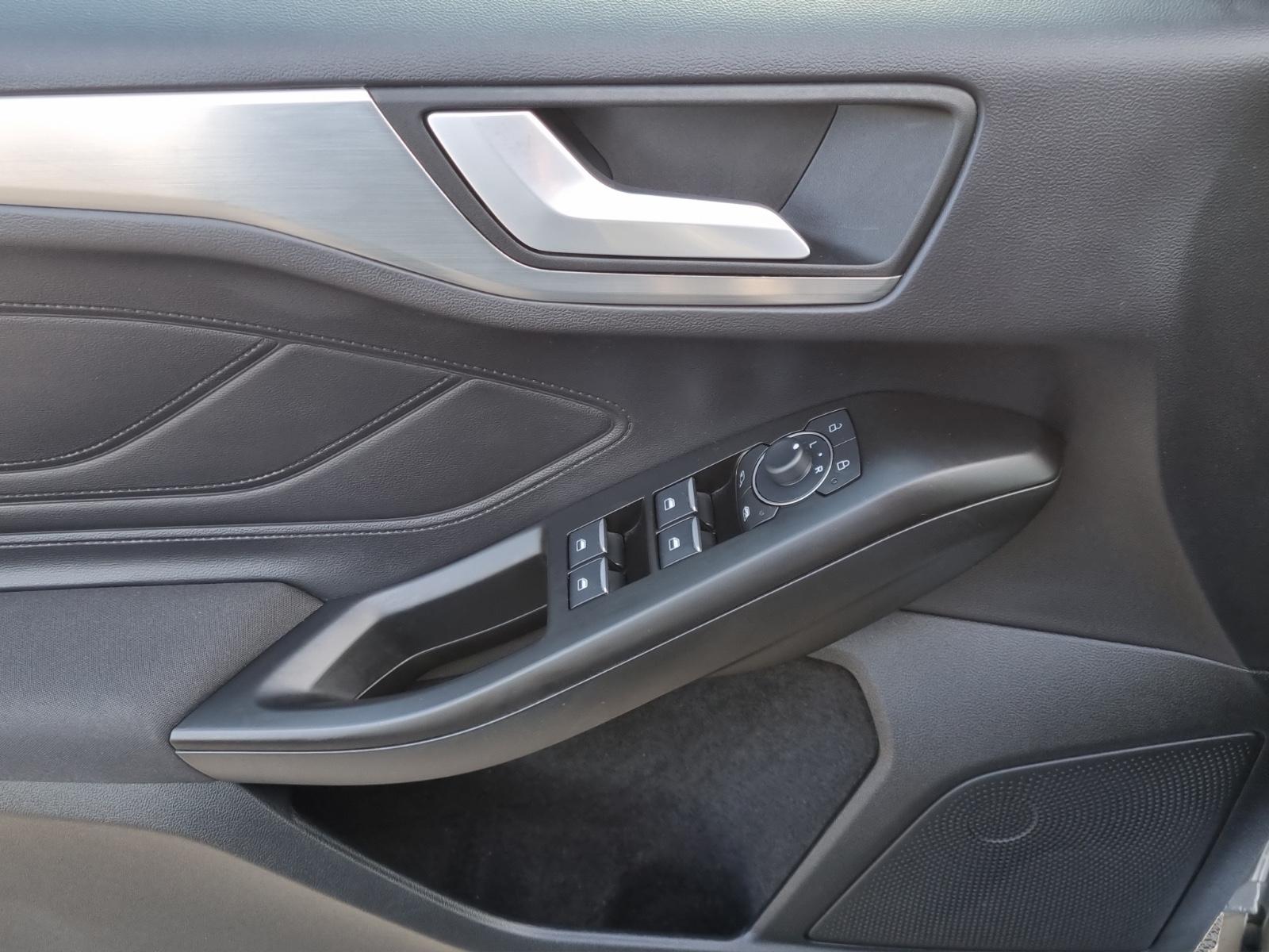 Ford Focus Turnier Titanium X*LED*1HD*ALU*ACC*PDC*SHZ