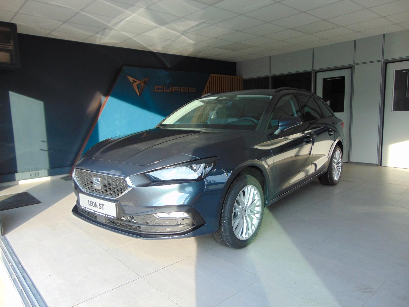 Seat Leon Sportstourer 1.5 eTSI Road Ed. *AHK*PANO*