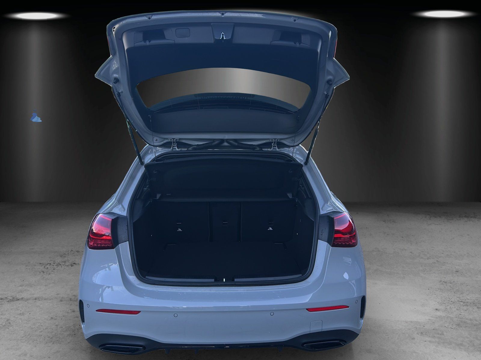 Fahrzeugabbildung Mercedes-Benz A 180 d AMG MultiBeam PANO Lenkradhzg. TOTWINKEL