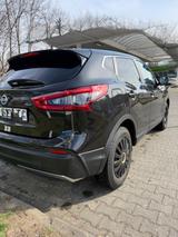 Nissan Qashqai 1.2 DIG-T Xtronic N-CONNECTA N-CONNECTA - Nissan Qashqai mit Benzin-Antrieb: Limousine, Automatik