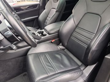Porsche Cayenne - 12
