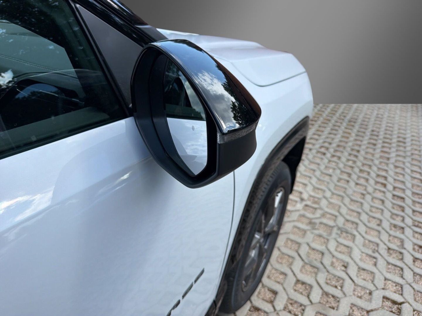 Fahrzeugabbildung Jeep Compass MY26 FIRST EDITION E-HYBRID PANO VOLL