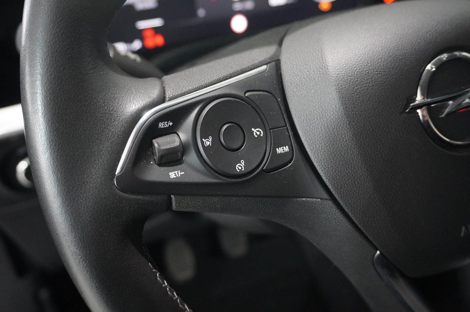 Fahrzeugabbildung Opel Mokka 1.2T ELEGANCE NAVI/LED/KAMERA/SPORT/DAB+