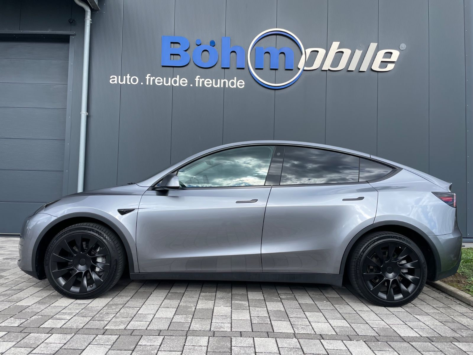 Tesla Model Y LR Dual AWD/AHK/20 Zoll/1.Hd./MWST. awb.