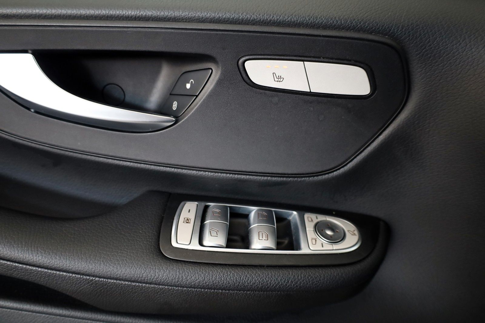 Fahrzeugabbildung Mercedes-Benz V 250d EDITION lang Sport/Park Paket,Navi,SH,AHK