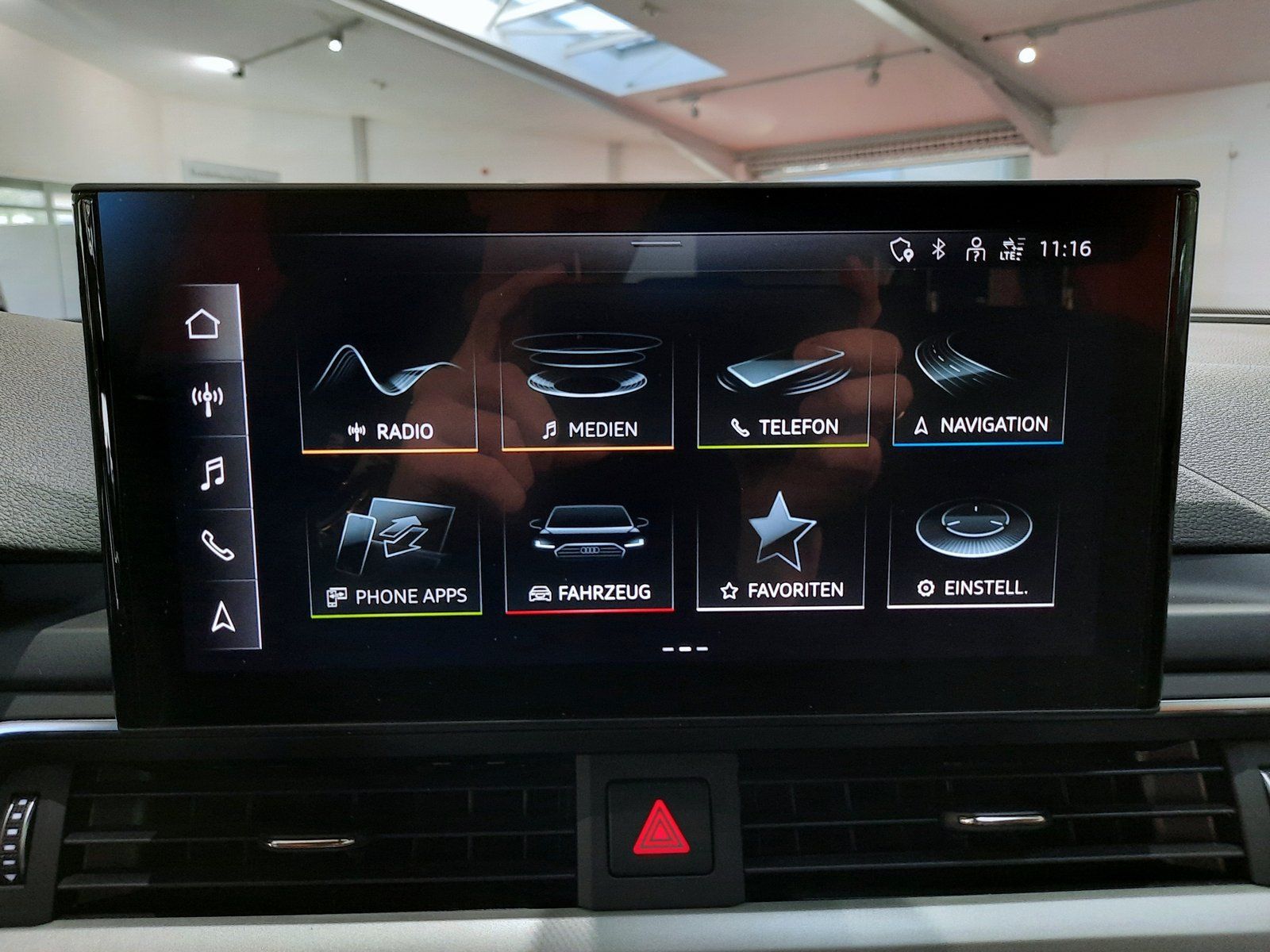 Fahrzeugabbildung Audi A4 Avant 30 TDI advanced S-tronic *AHK*LED*Navi*