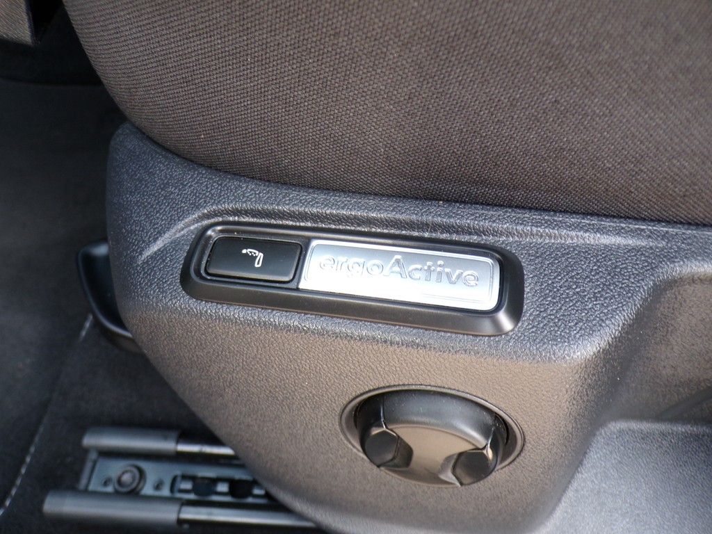 Fahrzeugabbildung Volkswagen T-Roc TDI 2.0 DSG *R-Line*Matrix*RüKa*Navi*3,99%