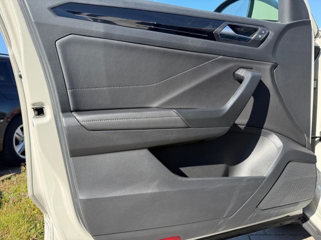 T-Roc R-Line 1.5 TSI DSG LED ACC Apple CarPlay