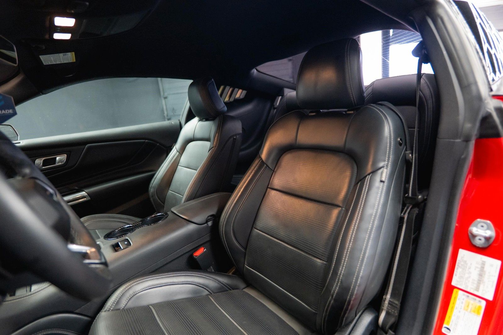 Fahrzeugabbildung Ford Mustang Fastback 5.0 TiVCT V8 Dark Horse PREMIUM