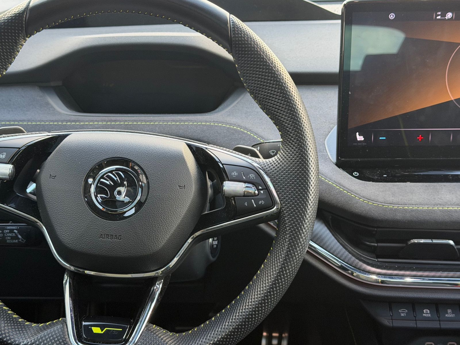 Fahrzeugabbildung SKODA Enyaq RS*ACC*SZHZNG*NAVI*360°*CARPLAY*AMBIENTE*