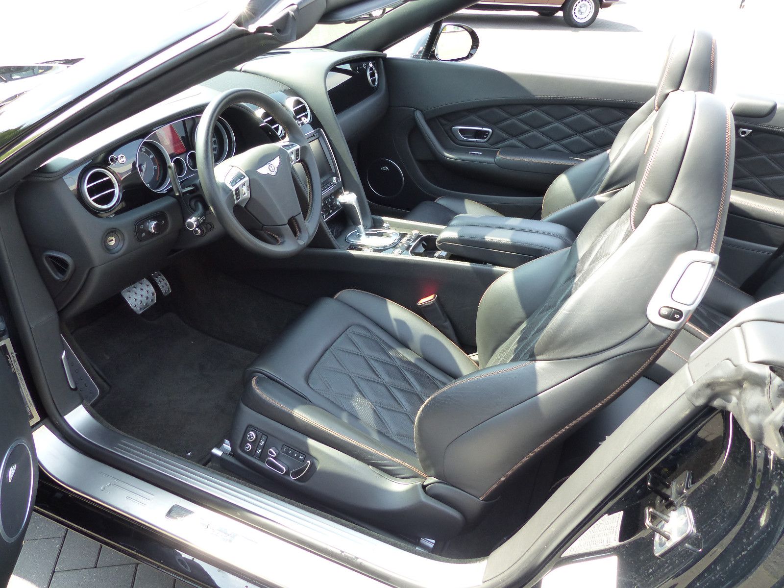 Fahrzeugabbildung Bentley Continental GTC W 12 SPEED MULLINER