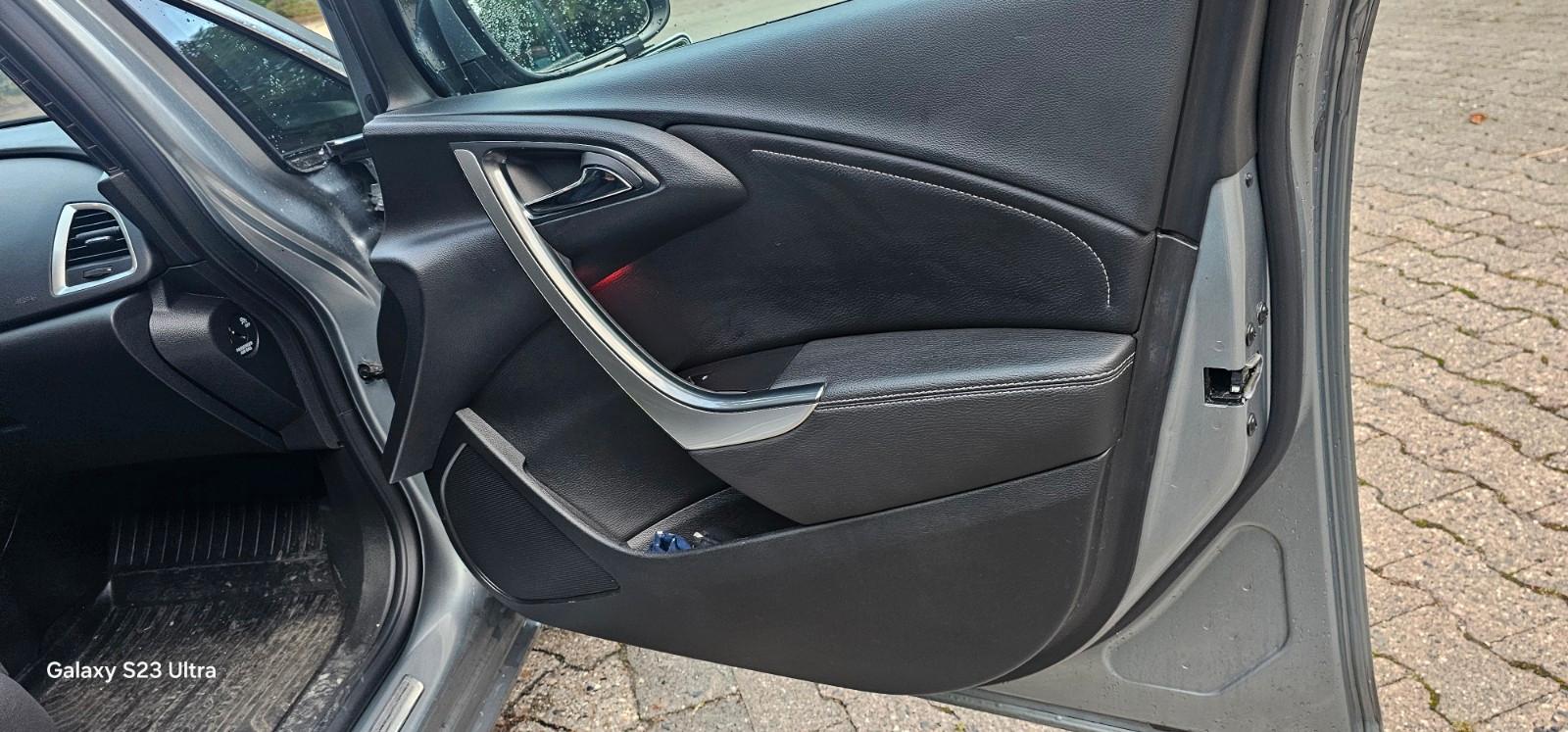 Opel Astra 2014 — photo 12