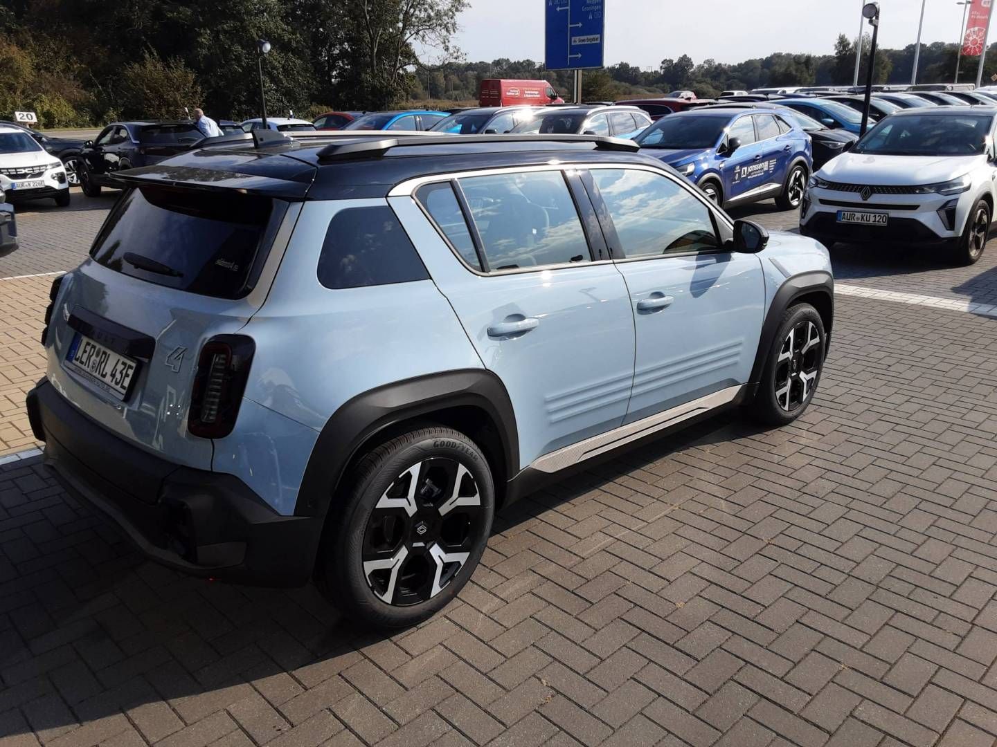 Fahrzeugabbildung Renault 4 E-Tech elektrisch Techno 150 Comfort Range