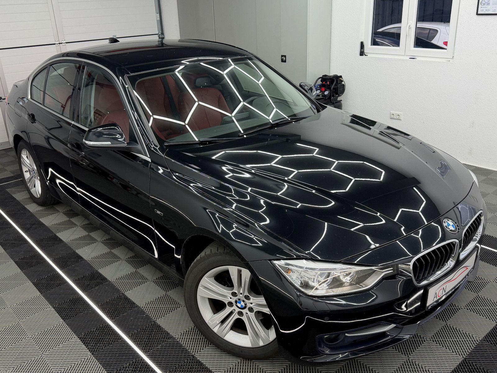 Fahrzeugabbildung BMW 320 d Lim. SPORT LINE/XENON/KAMERA/PDC/KLIMA
