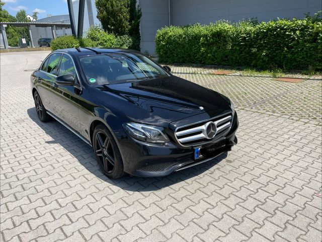 MERCEDES-BENZ E 400 4MATIC AVANTGARDE / AIRMATIC / DISTRONIC