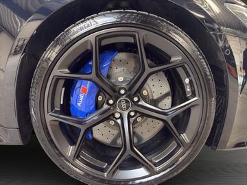 2025 AUDI RS6 photo 6