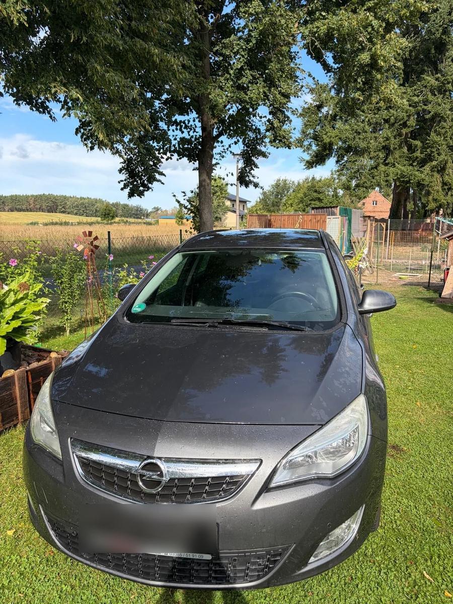 Opel Astra 2012 — engine 125 HP (92kW)