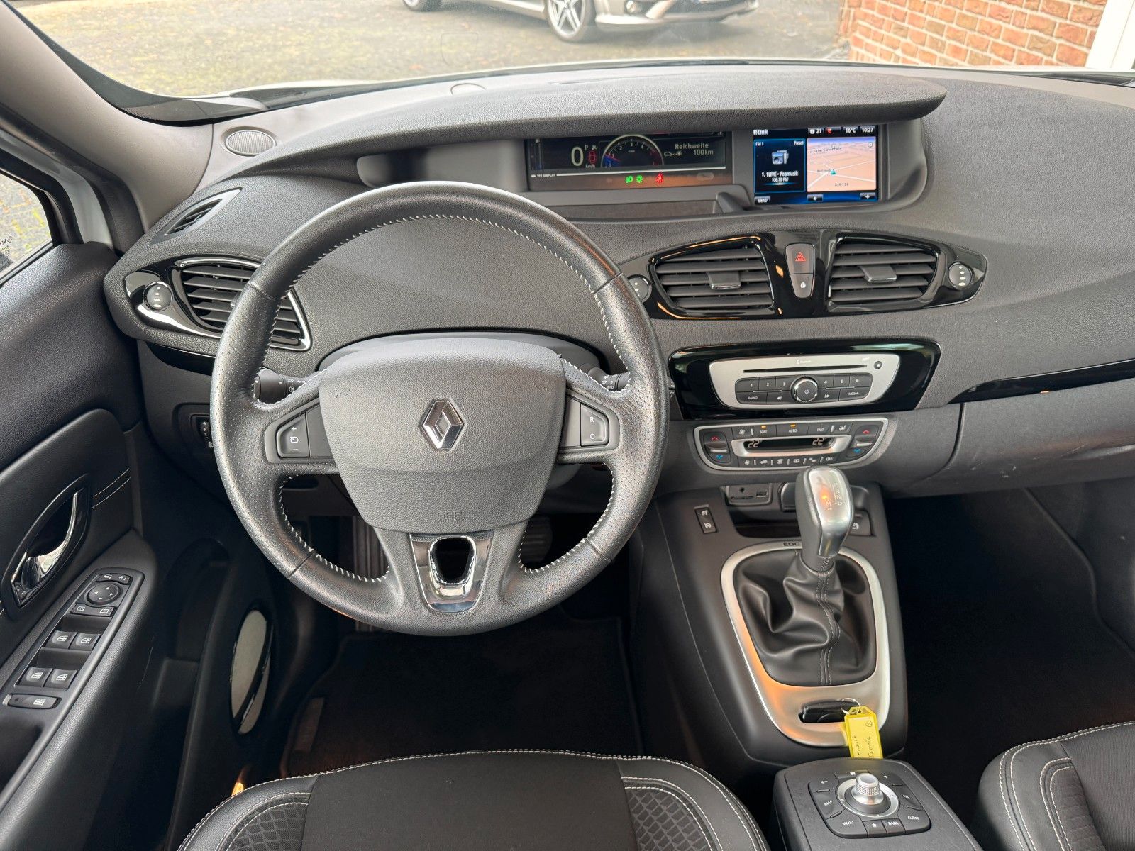 Fahrzeugabbildung Renault Scenic III BOSE Edition Autom. Navi/Panorama