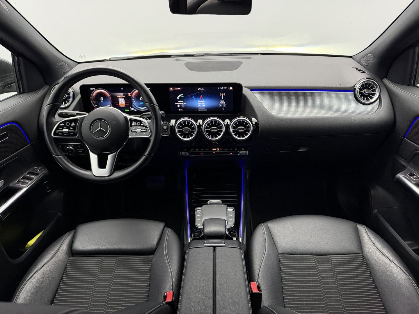 Mercedes-Benz EQA 250 Business Solution Luxury 67 kWh | SoH 95 imagem 2