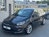 Opel Astra J Sports Tourer Exklusiv*Navi*Tempomat*Pdc - Opel Astra: Exklusiv