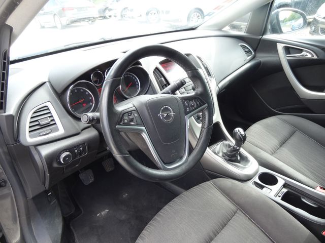 Fahrzeugabbildung Opel Astra J Lim. 5-trg. Design Edition/2.Hd/Klima/