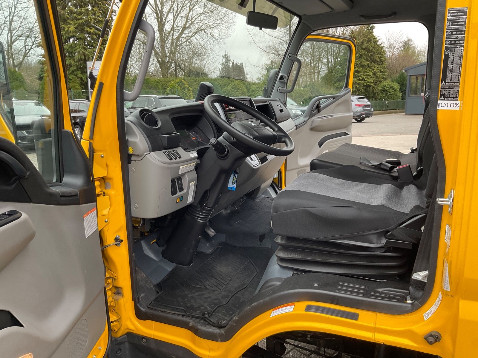 Fahrzeugabbildung Mitsubishi Fuso Canter,Abschleppbrille,Fahrzeugplateau