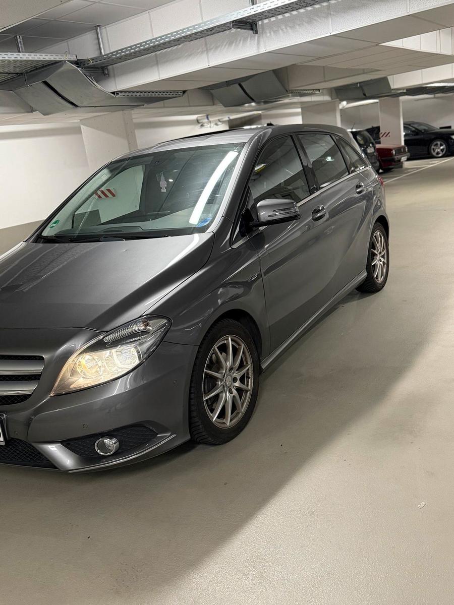Mercedes-Benz B 200