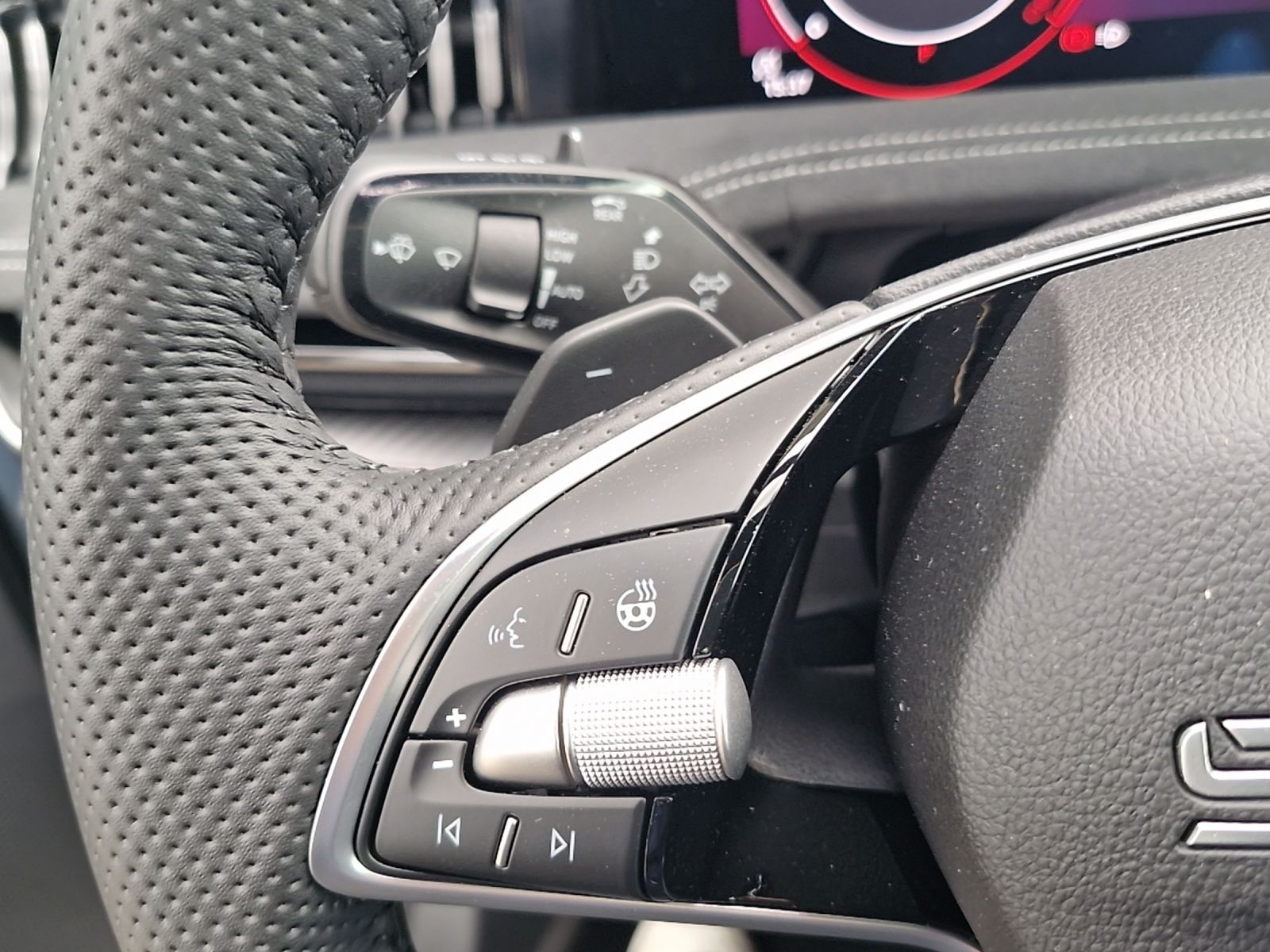 Fahrzeugabbildung SKODA Superb Combi 2.0 TSI  4x4 Sportline LED MATRIX A