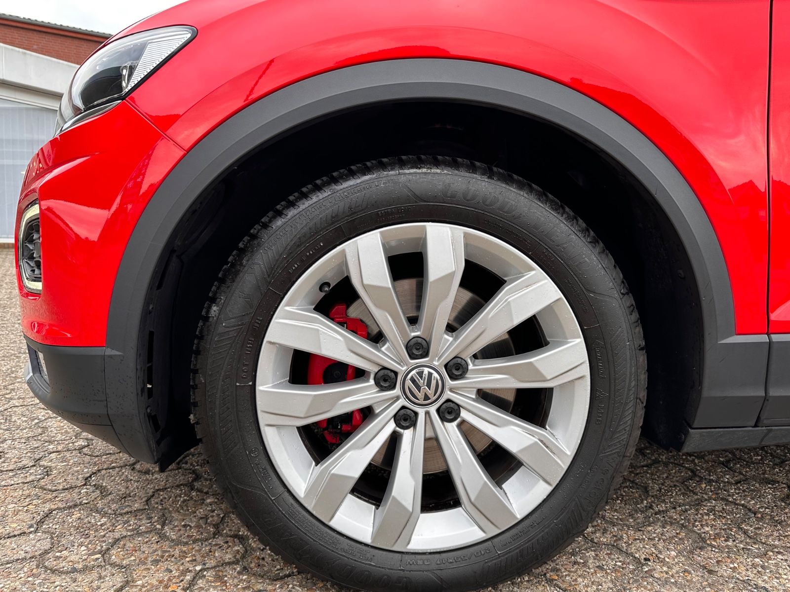 Fahrzeugabbildung Volkswagen T-Roc Sport 2.0 TSI 4Motion DSG LED/ACC/PDC/SHZ