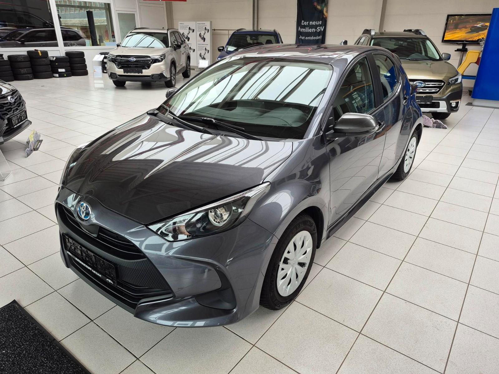 Toyota Yaris 1.5 HSD *Sommer- und Winterräder*