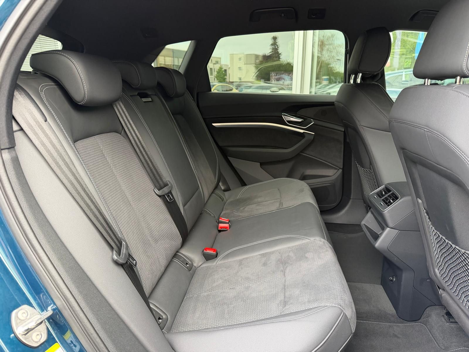 Fahrzeugabbildung Audi e-tron 50 QUATT S LINE 20"+LEDER+LUFT+ACC+KAM+