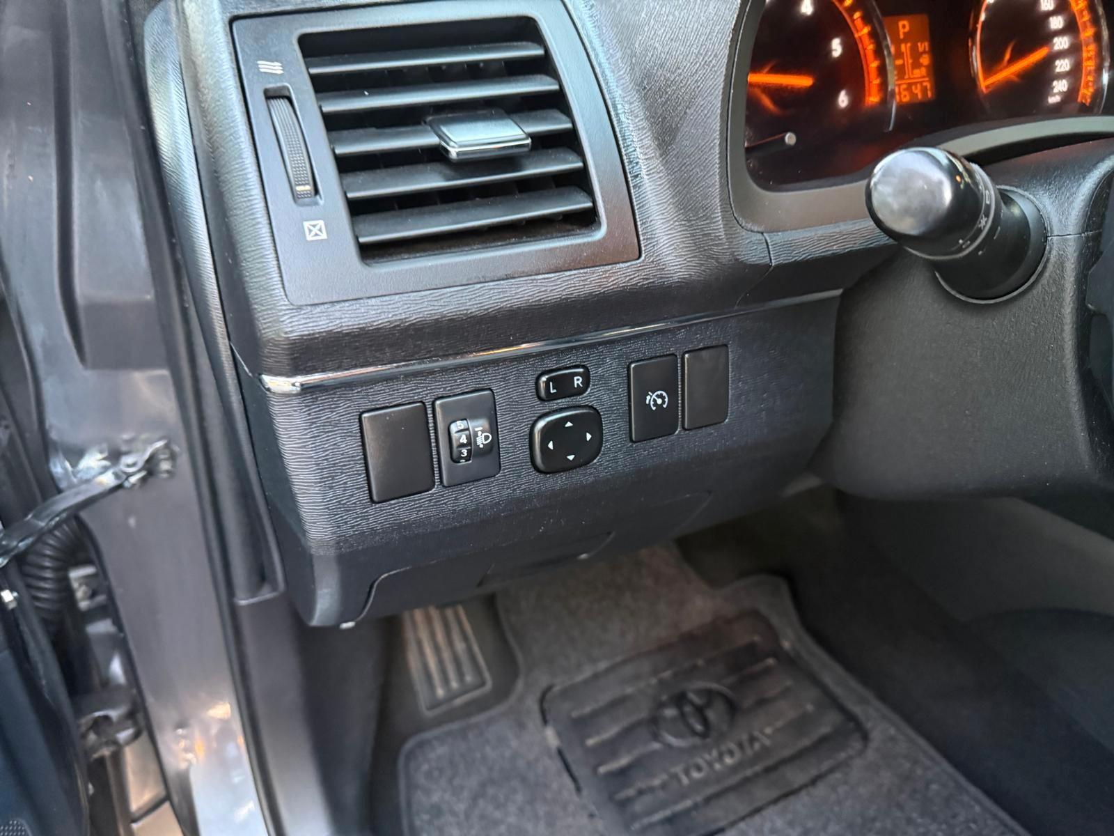 Toyota Avensis 2011 — photo 10