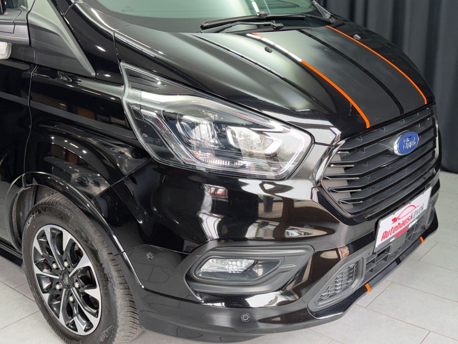 Fahrzeugabbildung Ford Tourneo Custom Sport|AUTOMATIK|LEDER|NAVI|8-SITZ