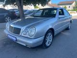 Mercedes-Benz E 320 AVANGTFARDE el.Glasdach LIMOUSINE TÜV NEU - gebrauchte Mercedes-Benz E 320 aus dem Jahr 1998