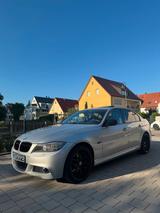 BMW E90 330i 2011 M-Paket  sehr gute selt... - BMW: 90s