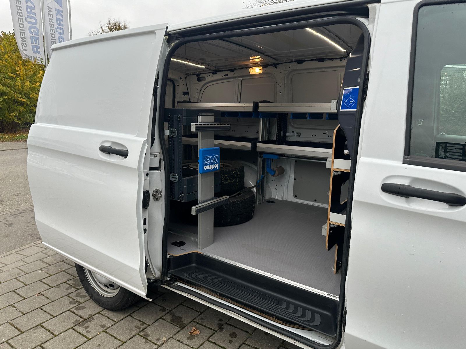 Fahrzeugabbildung Mercedes-Benz VITO 114 4Matic LANG*NAVI*AHK*SH*SORTIMO