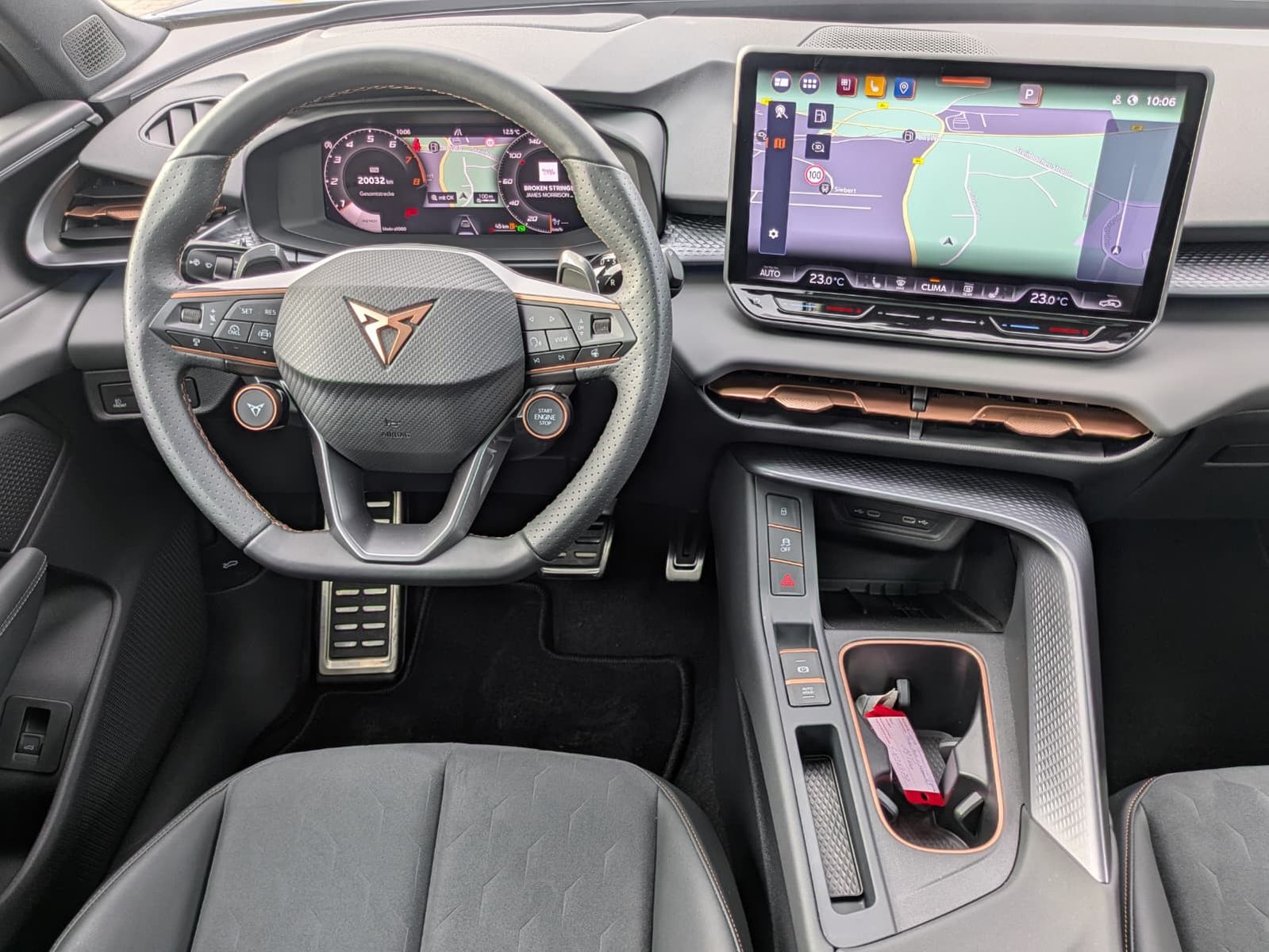 Fahrzeugabbildung CUPRA Terramar 2.0 TSI 4D VZ HUD*MATRIX*PANO*DCC*20"